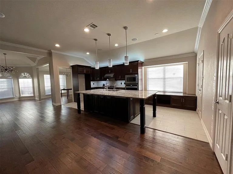 401 Sagebrush Trl — Photo 4