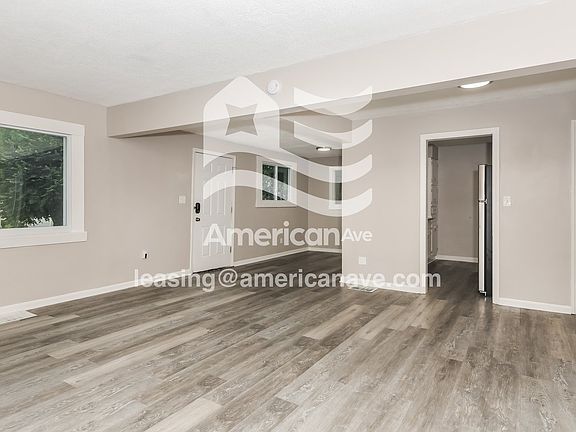 1351915_004_wm_-_living_room_13038143.jpg