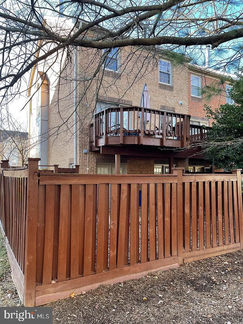 3 bed, 2.5 bath, 1900 sqft, $3,675 — Photo 4