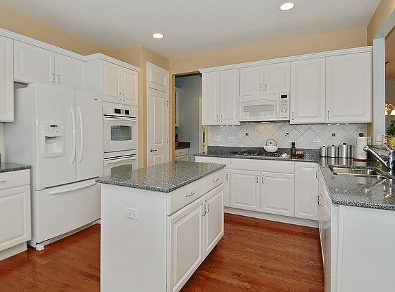 4th image of 12616 Carmel Ln