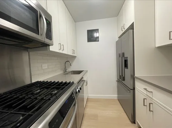 166 East 34th Street image 3 of 15