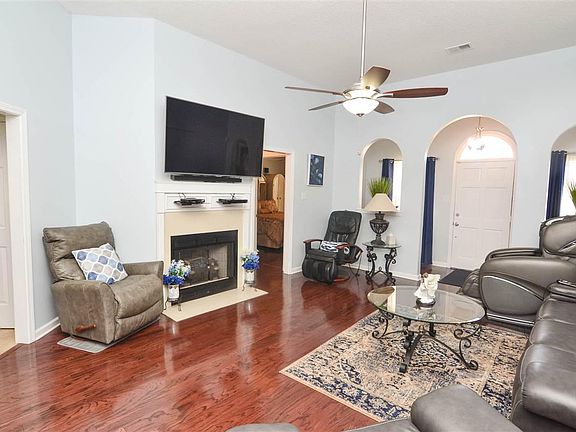 3rd image of 8572 Sun Vista Dr N