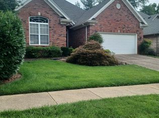 104 Forest Place Ct, Louisville, KY 40245