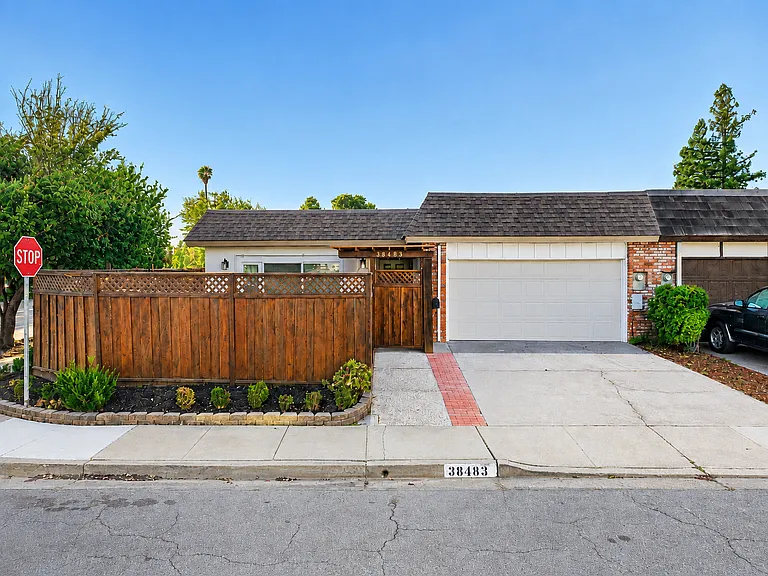 38483 Fitzgerald Cir — Photo 1