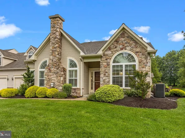 93 Shady Brook Dr #16, Langhorne, PA 19047