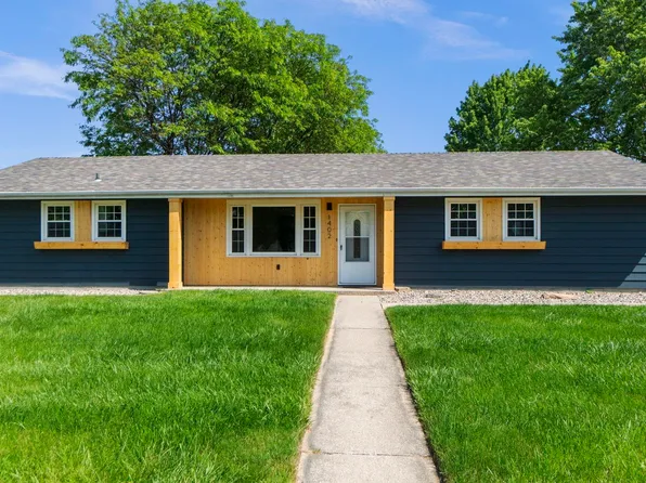 1402 Superior Dr, Auburn, IN 46706