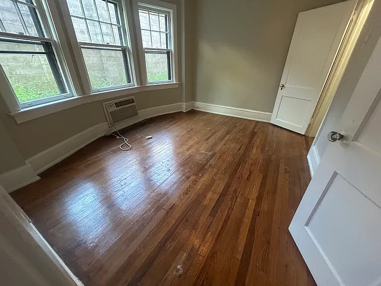 2254 Bryn Mawr Ave #12 — Photo 2