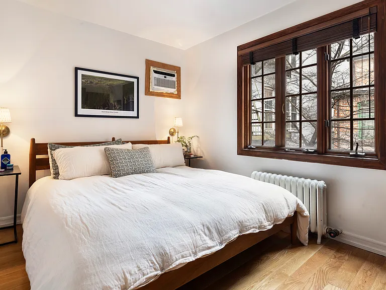 61 Perry St #CARRIAGE — Photo 9