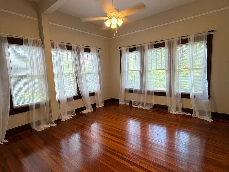534 E Call St — Photo 37