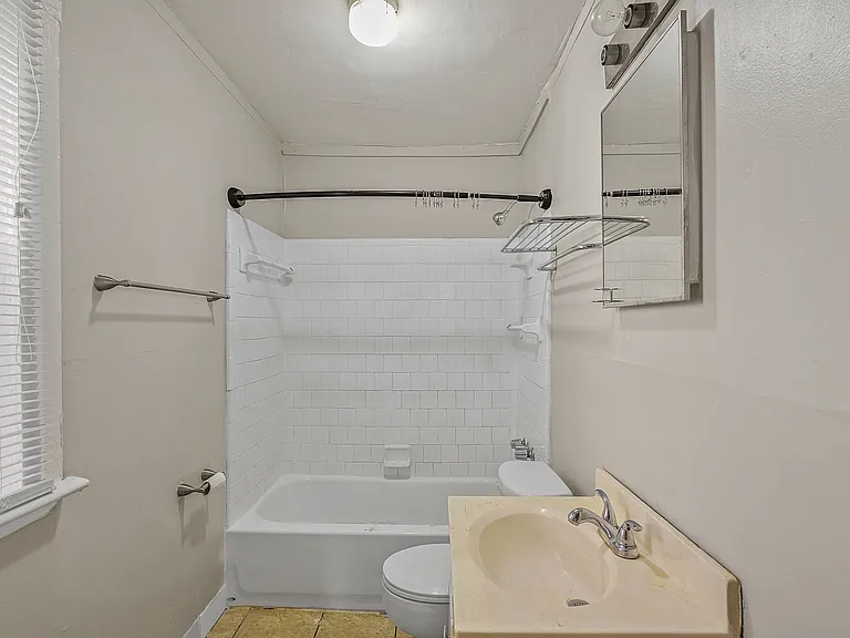 Highland Court — Photo 7