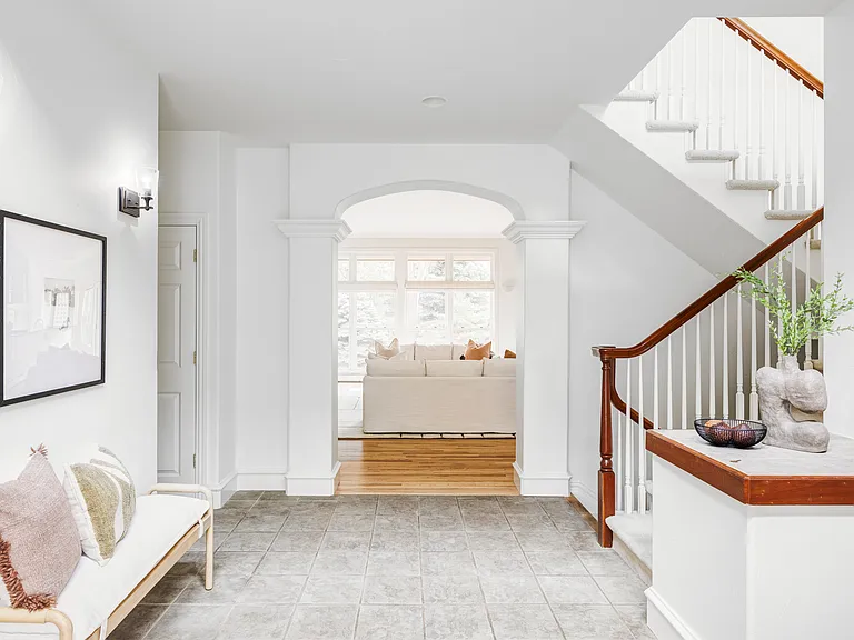 910 Kalmia Ave — Photo 2