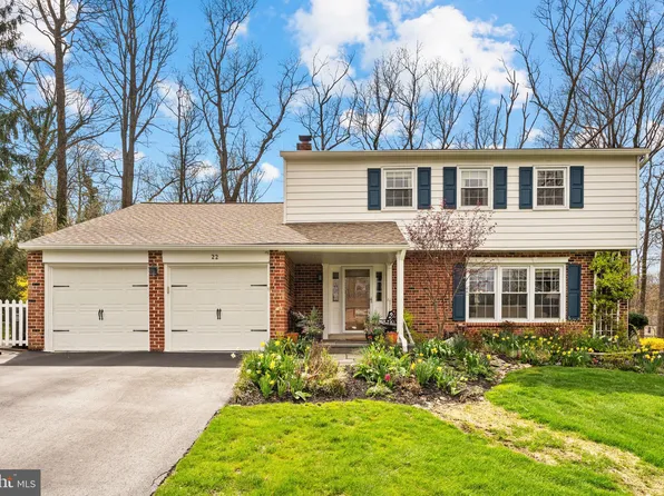 22 Oak Hill Cir, Malvern, PA 19355