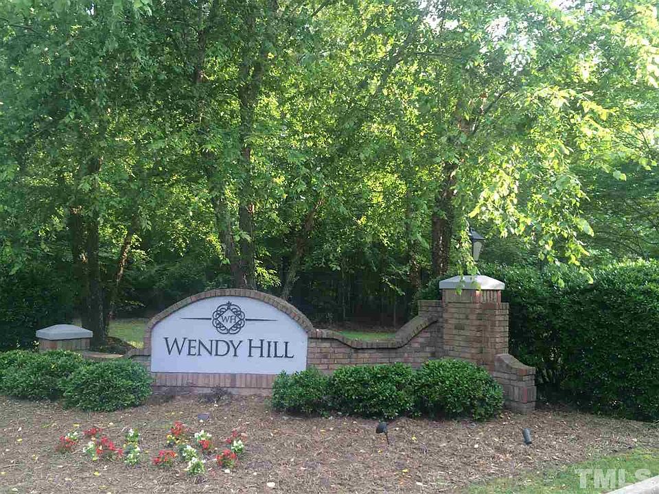 1st image of 725 Wooded Lake Dr
