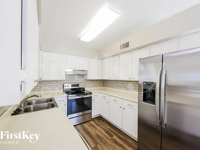5240 W Hatcher Rd — Photo 7