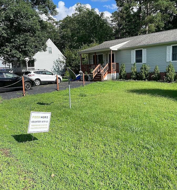 Large front yard with spacious driveway- fits up to 4 cars.