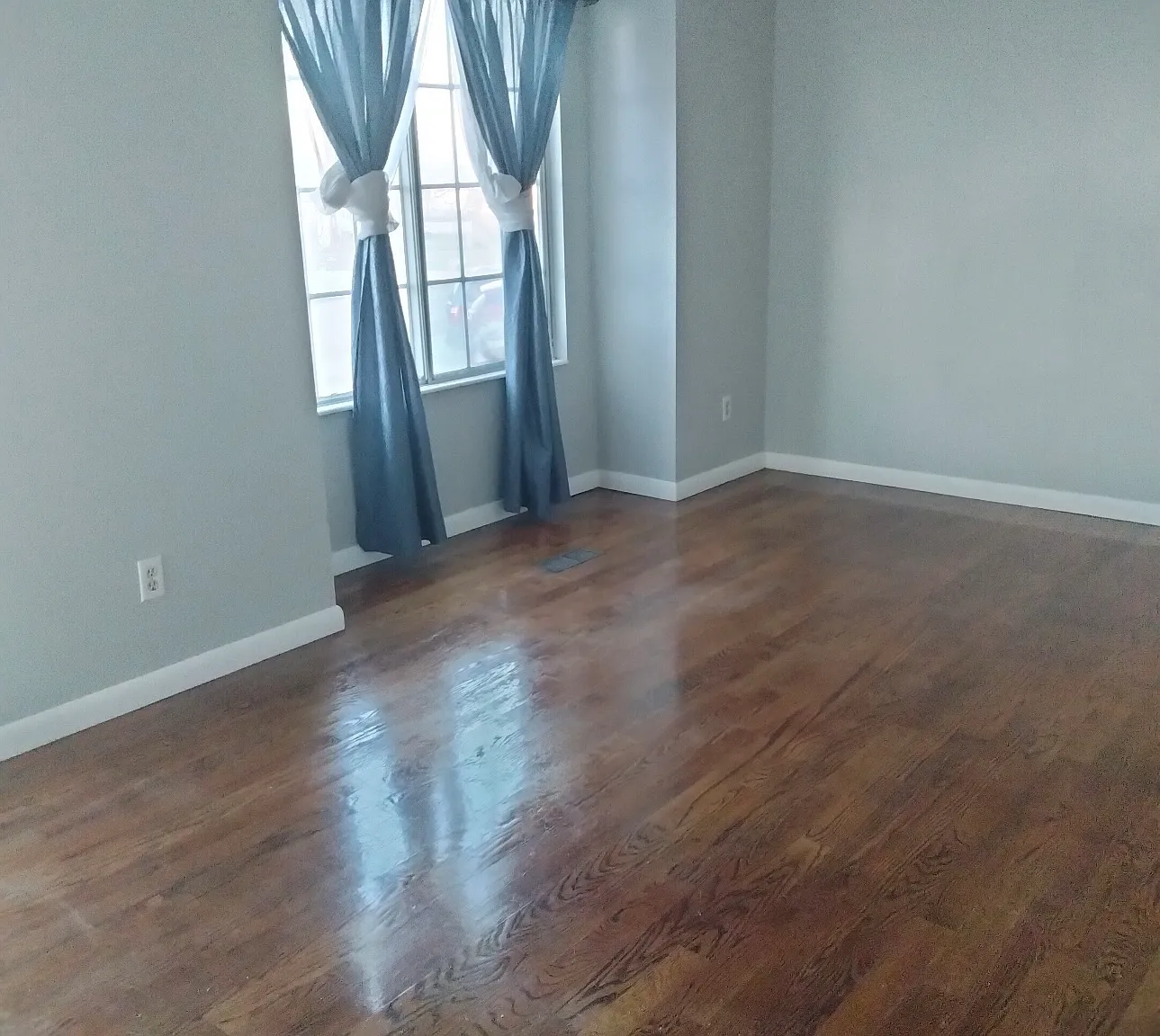 4 bed, 2.5 bath, 2100 sqft, $2,450 — Photo 3