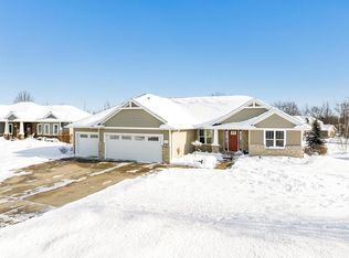 2114 Potter Dr, De Pere, WI 54115