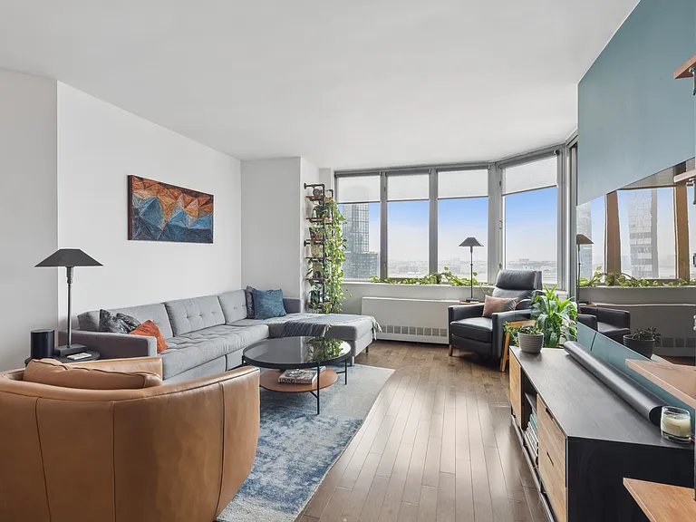 500 W 43rd St #36F — Photo 1