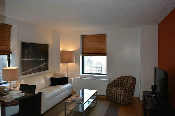 Rented by Global Realty Opportunities | media 22