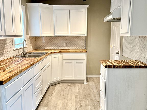 3rd image of 404 Ash St