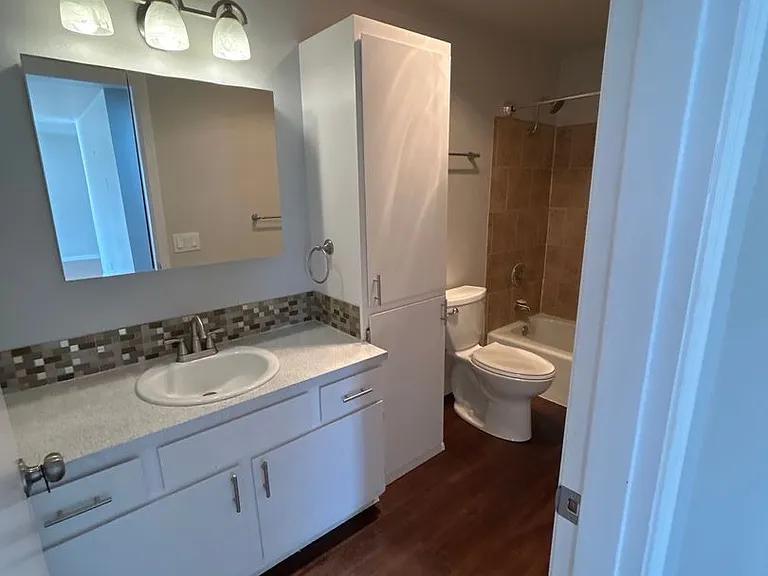 9100 Roosevelt Apartments — Photo 13