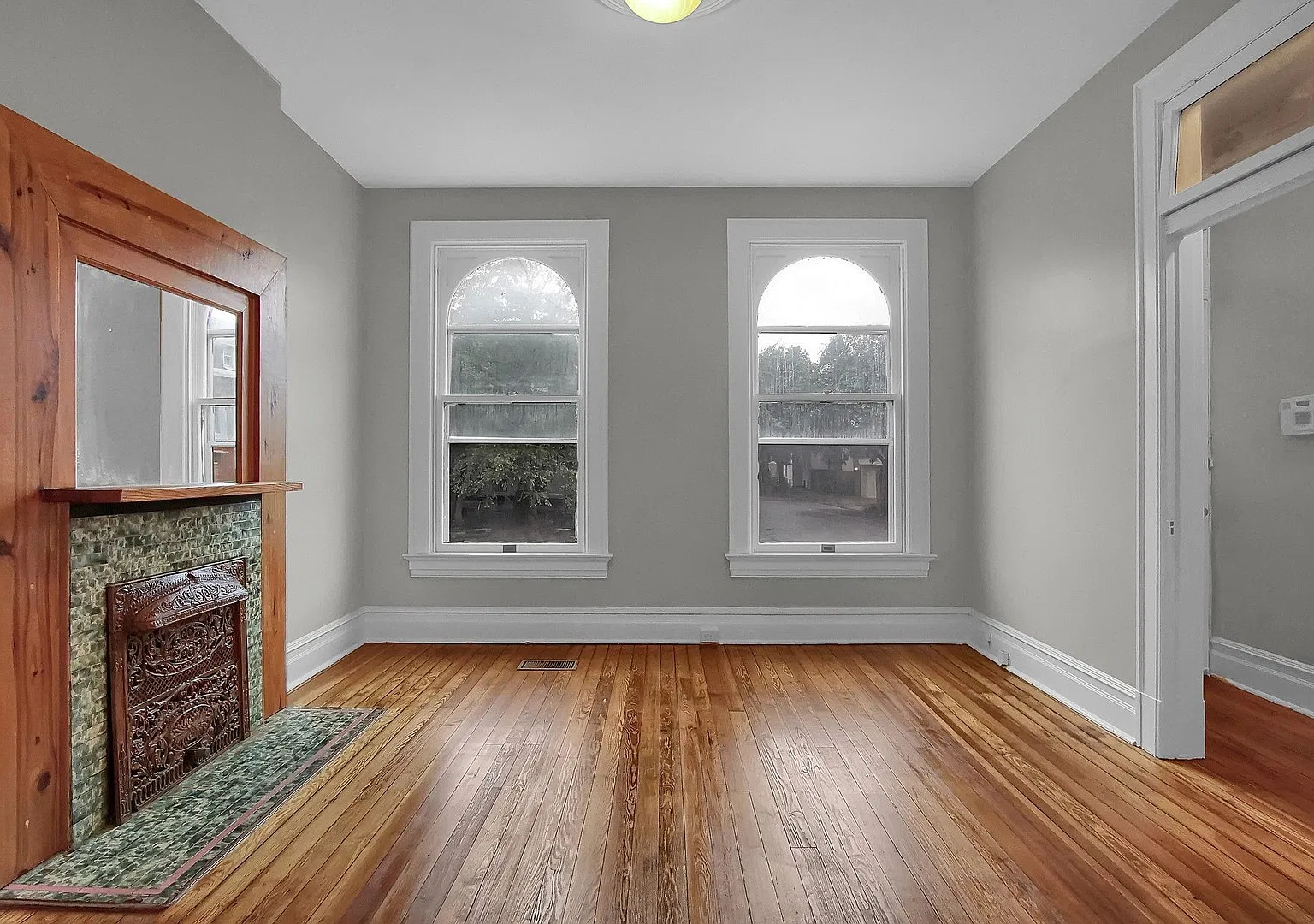 2927 Magnolia — Photo 4