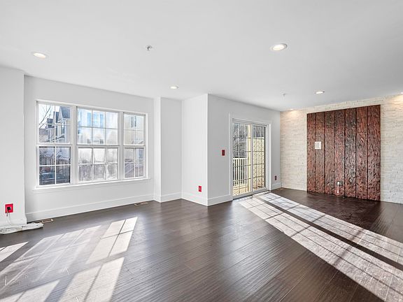 3rd image of 11 Bayside Dr #11