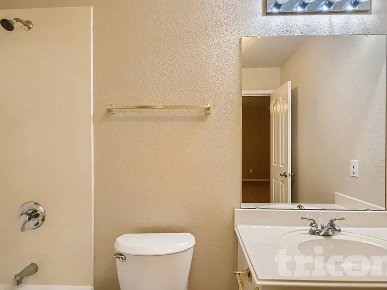 4203 Wildbriar Ln — Photo 13