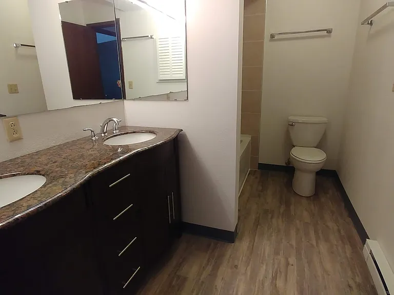 600 SW Crestview St #14 — Photo 9