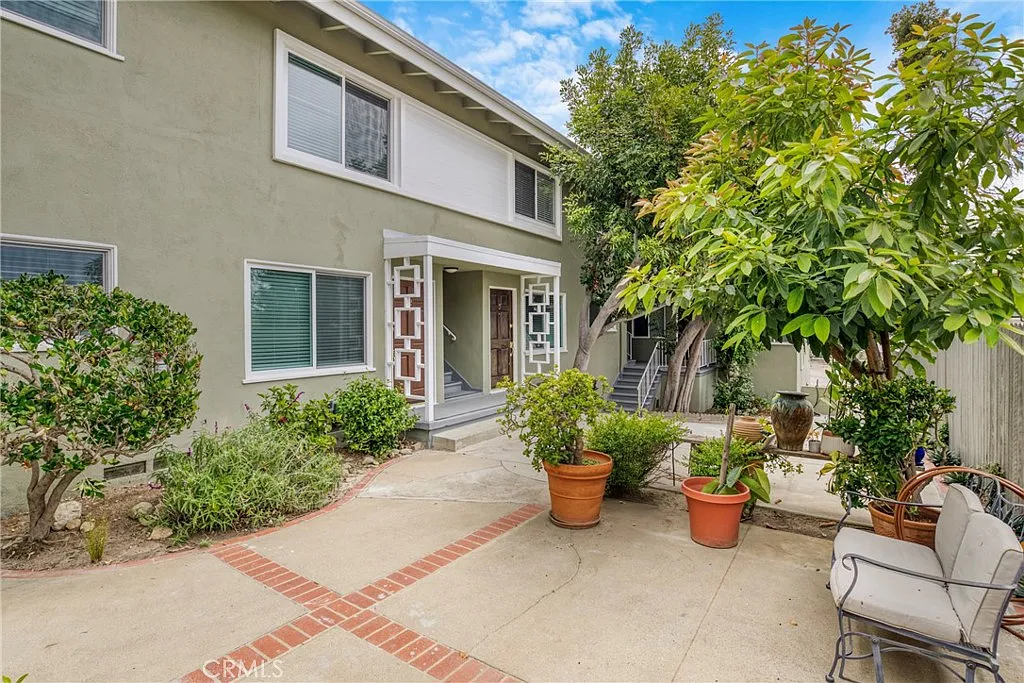 Building Photo - 16144 W Sunset Blvd #6