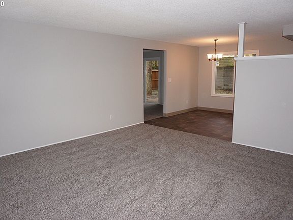 3rd image of 319 NE 124th Ave