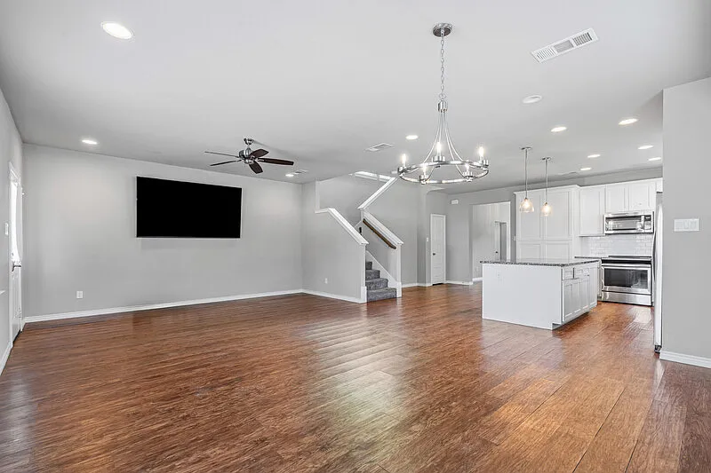 4 bed, 4.0 bath, 2437 sqft, $5,000 — Photo 3
