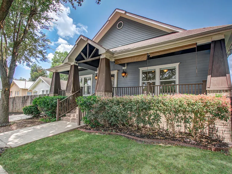 1012 Robbie St — Photo 3