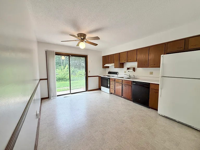 2112 Austin Dr — Photo 8