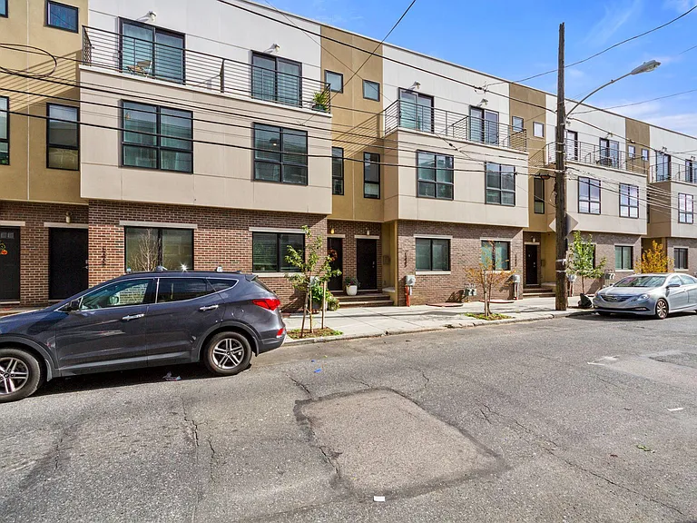 1337 N Howard St — Photo 1