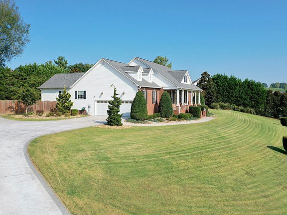 5th image of 4015 Hirst Cir