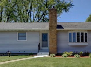 294 N Main St, Burlington, IL 60109