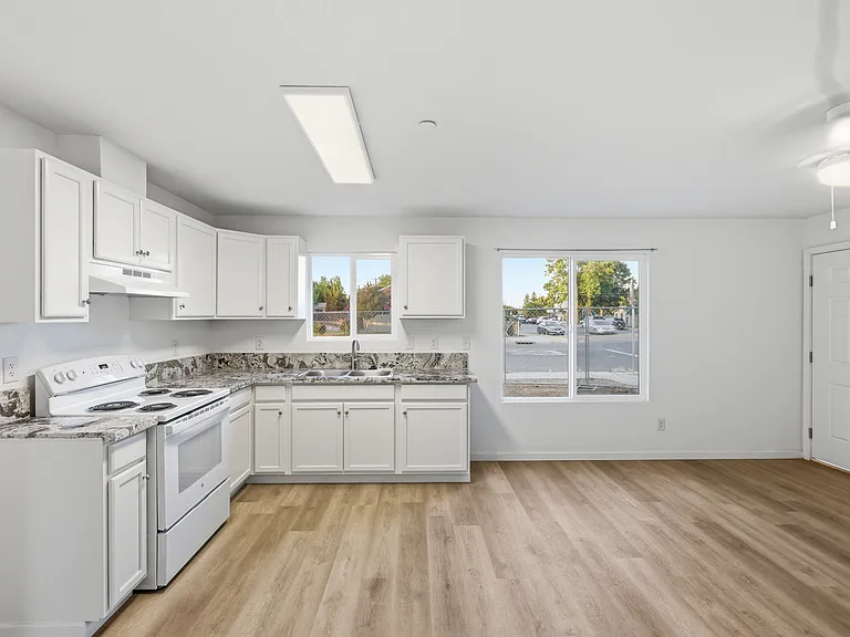 728 S A St #200 — Photo 9