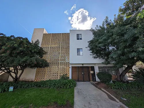 1313 Huntington Dr Photo 1