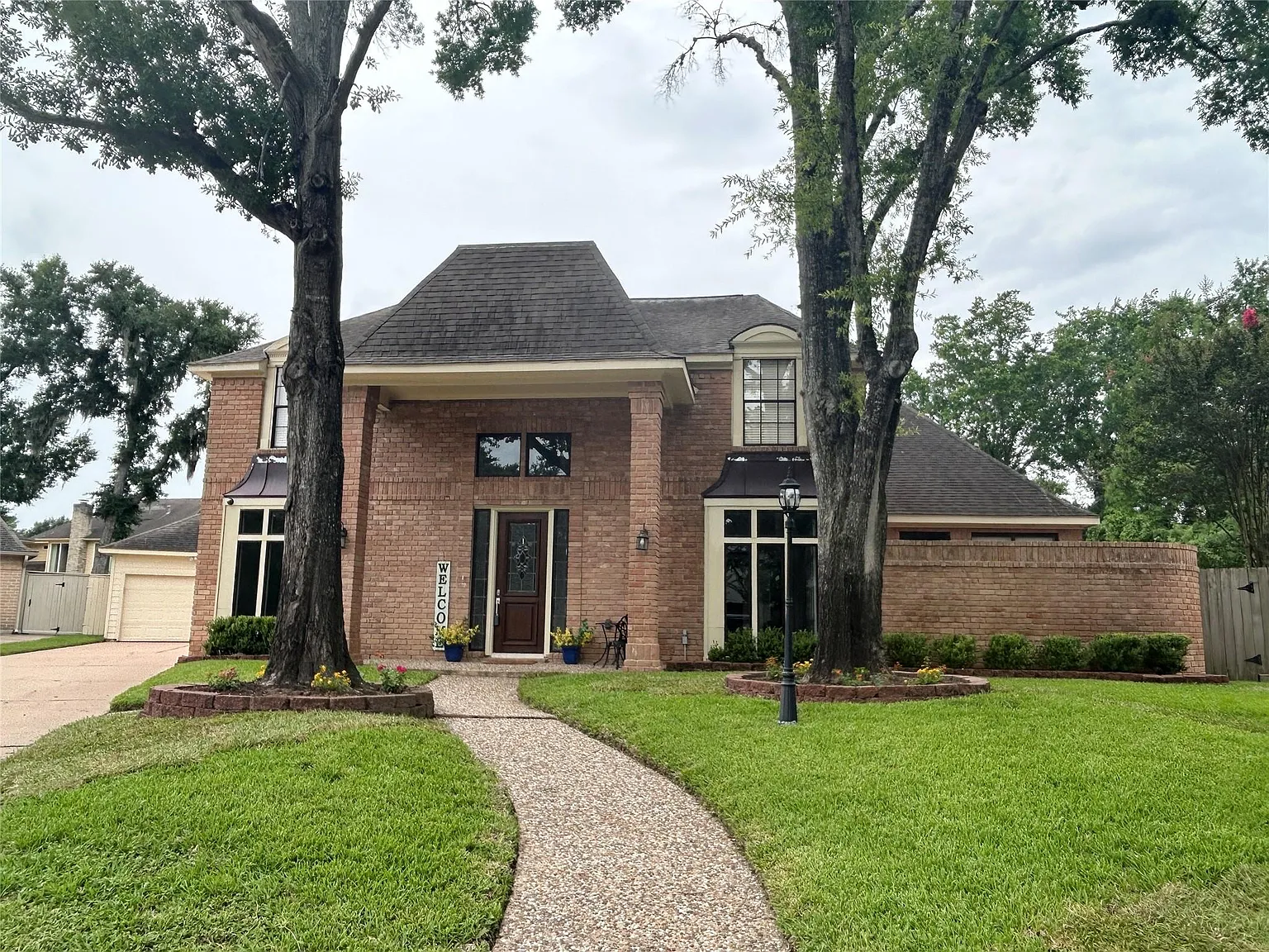 4 bed, 2.5 bath, 3590 sqft, $3,950 — Photo 1