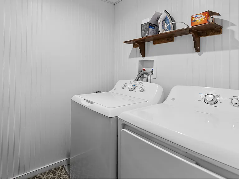 35 Lynn Ave — Photo 21