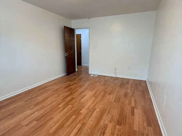 2614 SW 31st Pl — Photo 14