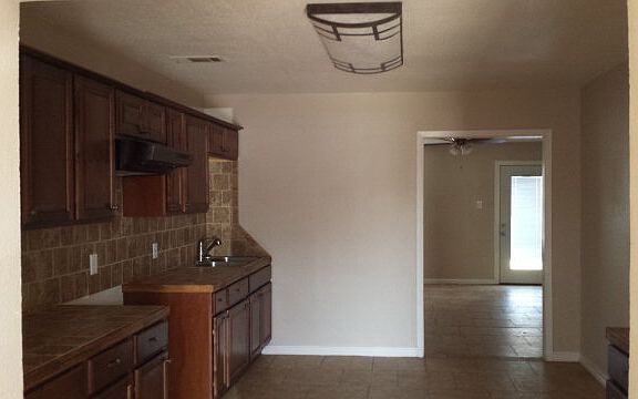 2nd image of 1004 Canyon Dr