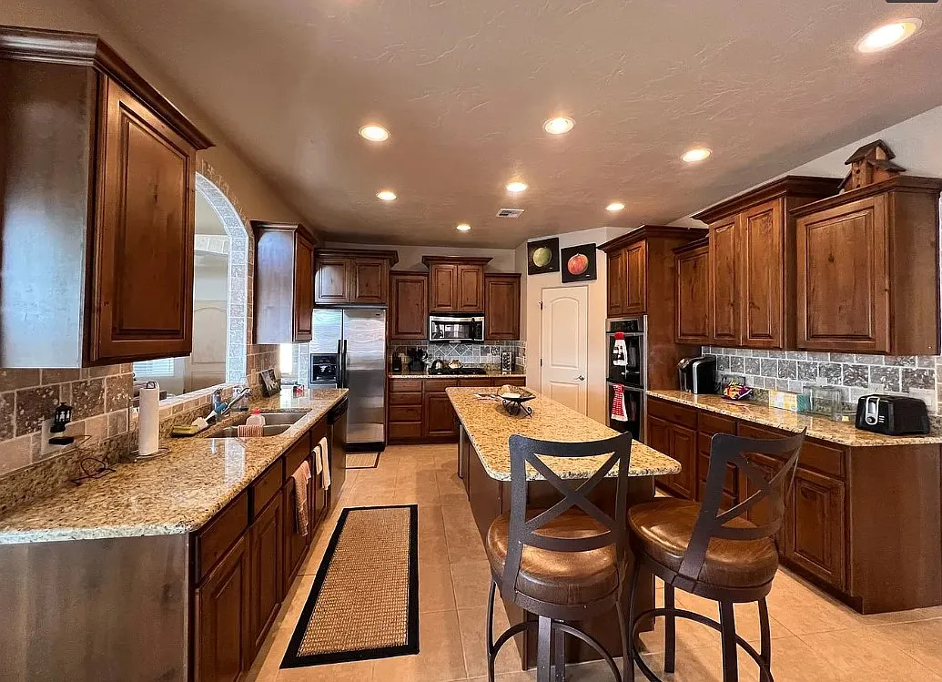 4 bed, 2498 sqft, $2,750 — Photo 4