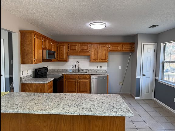4th image of 759 Buck Blvd SE