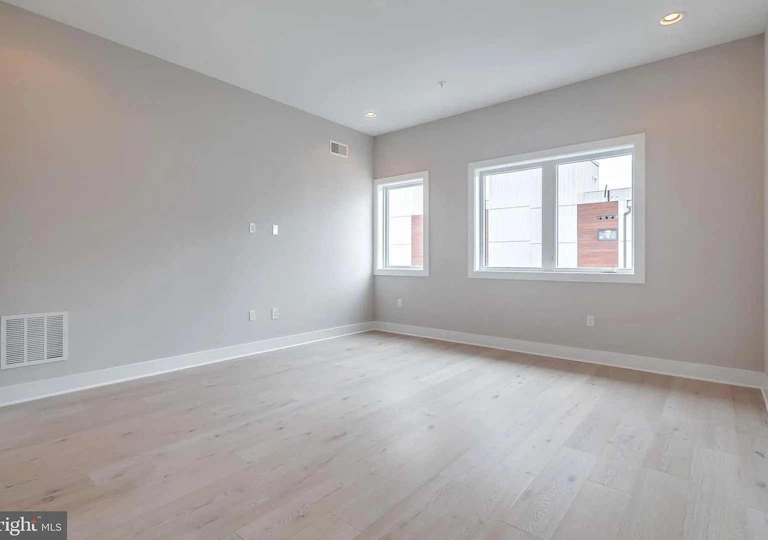 Northern Liberties Townhome with Parking — Photo 2