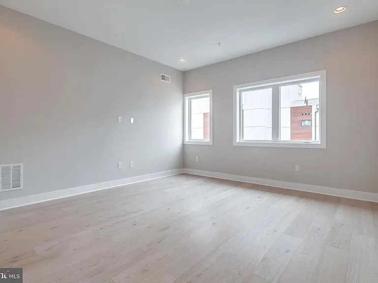 619 N 4th St — Photo 2