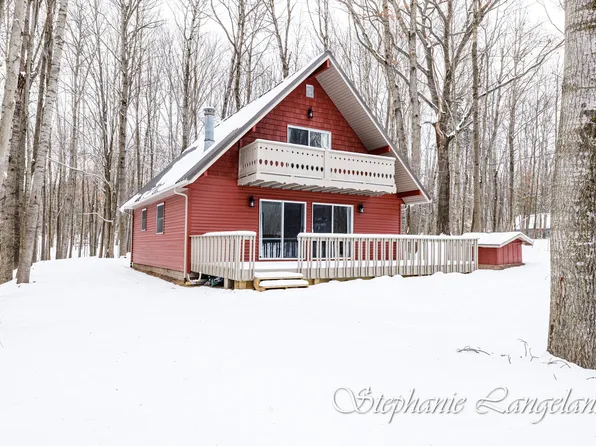 12070 Victoria Dr, Stanwood, MI 49346