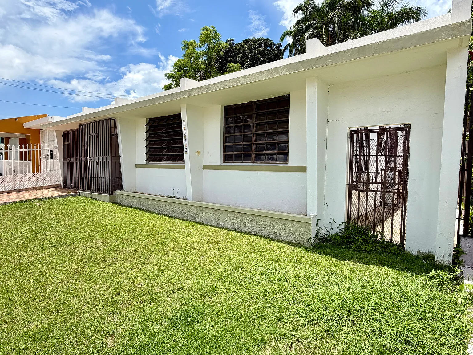 4 bed, 2.5 bath, 1600 sqft, $1,900 — Photo 1