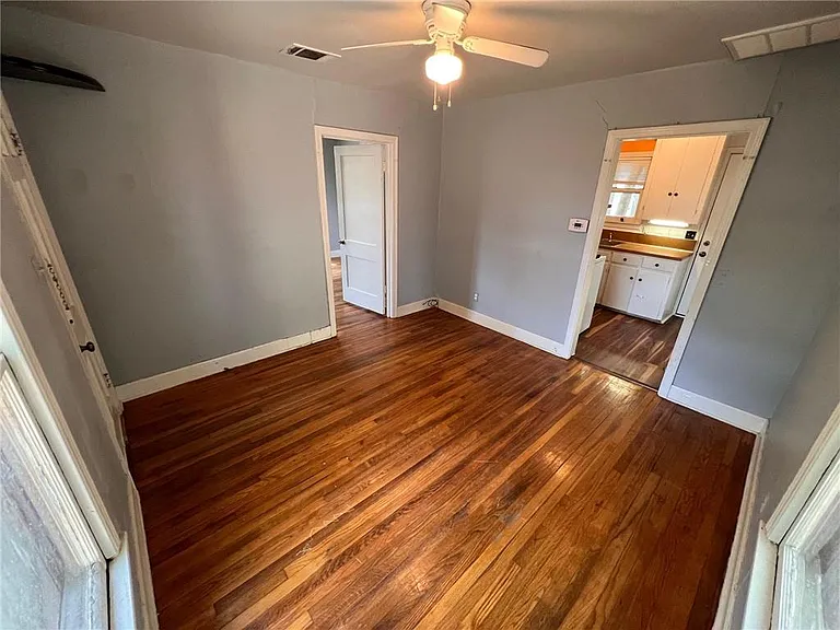 4902 Caswell Ave #B — Photo 2